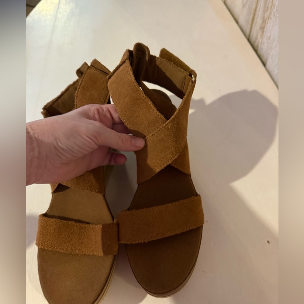UGG Womens Wedge Tan Sandals
